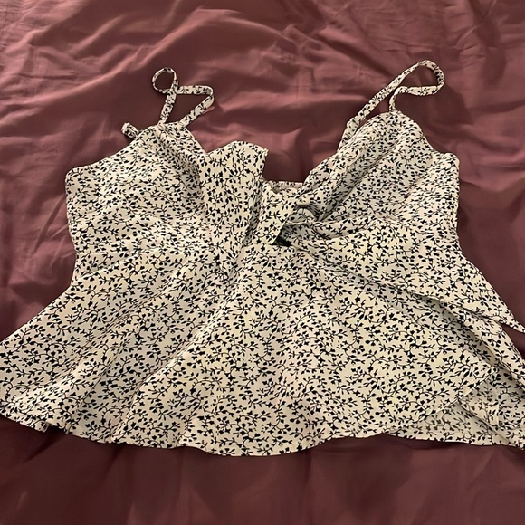SHEIN Tops - Flowery Front Tie Crop Top